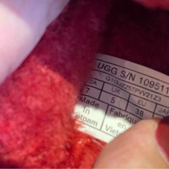 UGG Red slippers size 7 - Picture 4 of 5